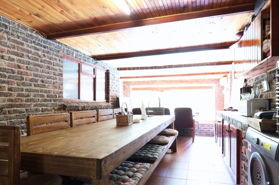 3 Bedroom Property for Sale in Uitsig Western Cape